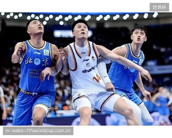 怀特塞德凭借现象级防守数据，为上海男篮构建起内线禁飞区。